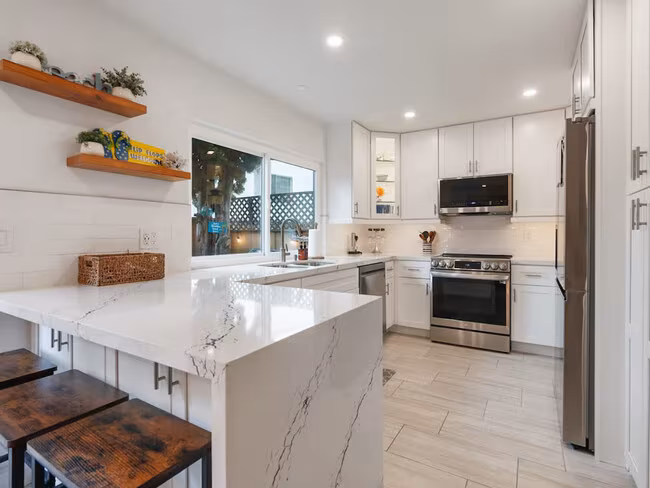 750 S Sierra Ave Solana Beach, CA 92075 photo 2