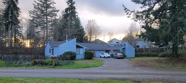 2211-2213 SE Sedgwick Rd Port Orchard, WA 98366 photo 2