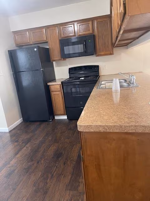 908 Guadalupe St photo 3