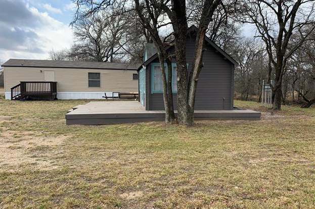 112 Shady Bend Court, Runaway Bay, TX 76426 photo 5