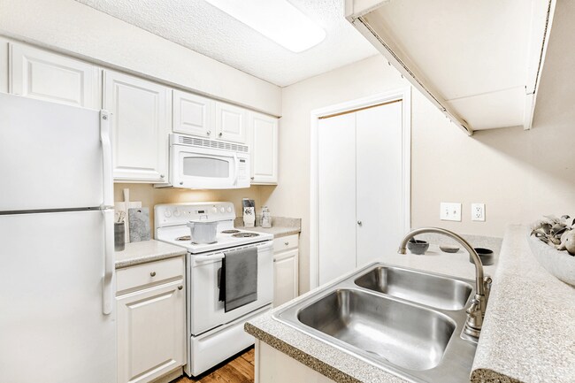 Summers Crossing Apartments photo 4