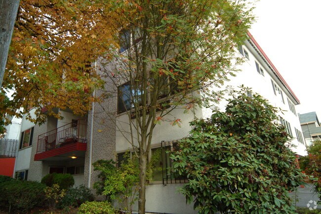 Thomas St photo 2