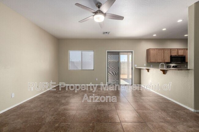 7048 W Lincoln St photo 2