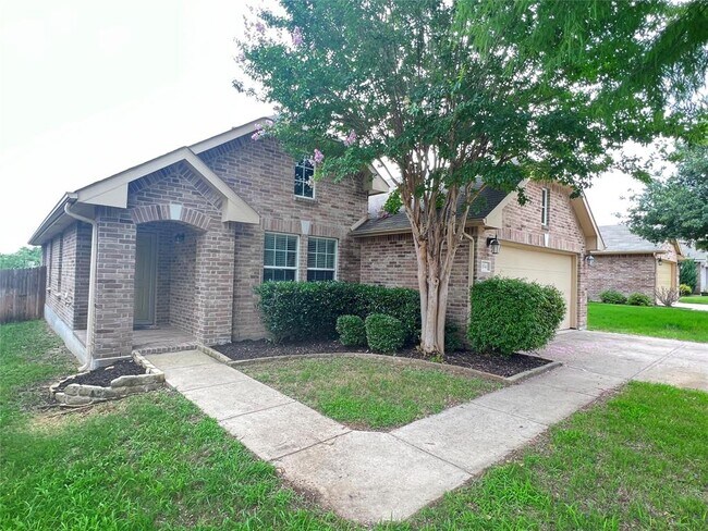 10040 Daly Dr Hurst, TX 76053 photo 2