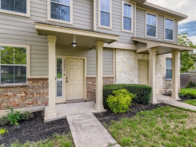 13913 Harris Ridge Blvd Pflugerville, TX 78660 photo 3