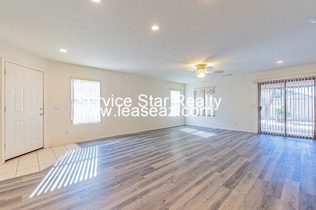 16456 N 137th Dr photo 5