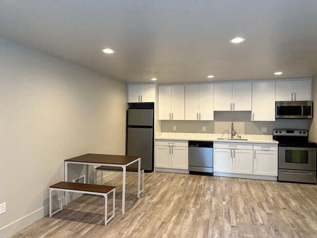 4731 12th Ave NE Seattle, WA 98105 photo 2