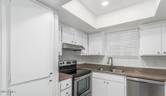 1826 N 51st St Phoenix, AZ 85008 photo 5