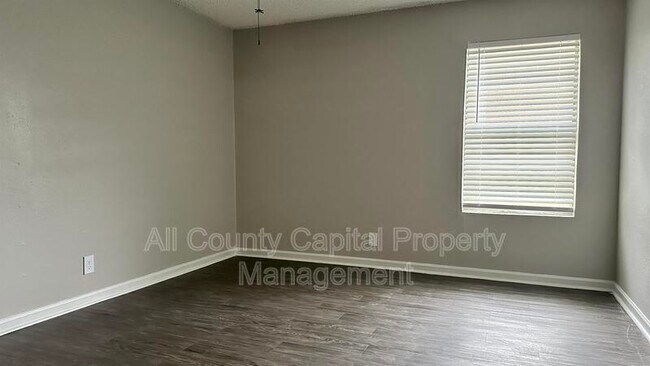 5426 Menchaca Rd Austin, TX 78745 photo 2