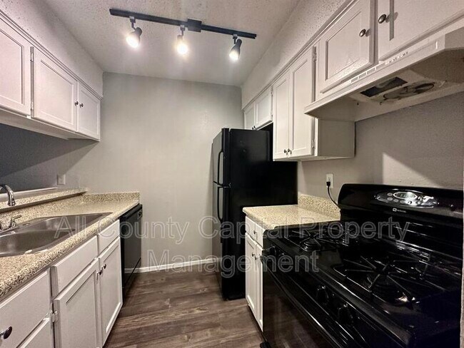 5426 Menchaca Rd Austin, TX 78745 photo 3