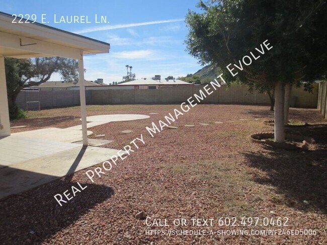 2229 E Laurel Ln Phoenix, AZ 85028 photo 3