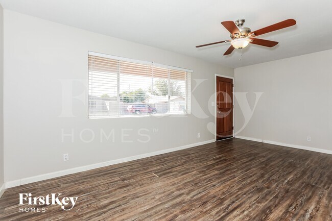 1010 W 4th Pl Mesa, AZ 85201 photo 2