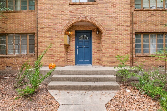 229 Natalen Ave San Antonio, TX 78209 photo 2