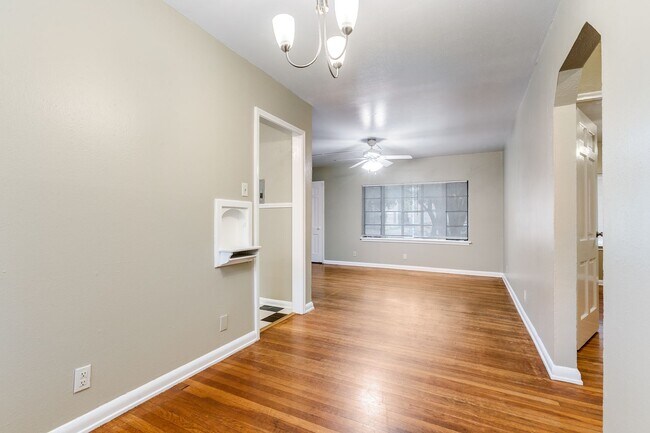 229 Natalen Ave San Antonio, TX 78209 photo 4