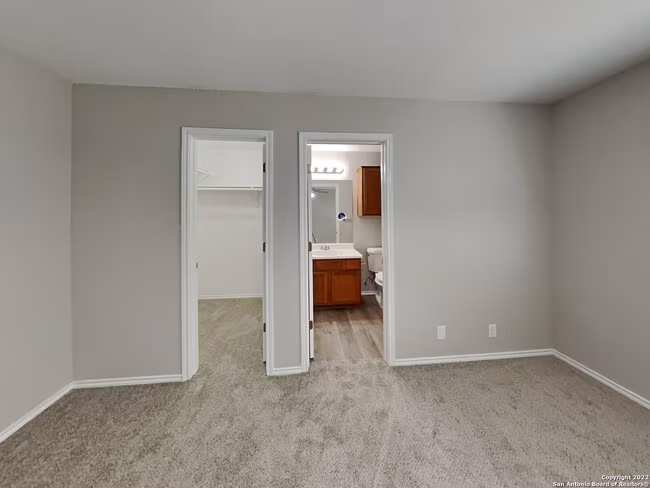 811 Six Iron San Antonio, TX 78221 photo 4