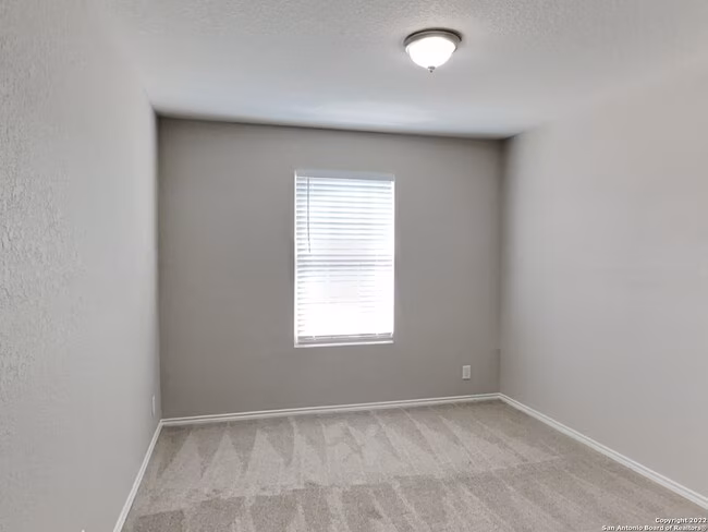 811 Six Iron San Antonio, TX 78221 photo 5