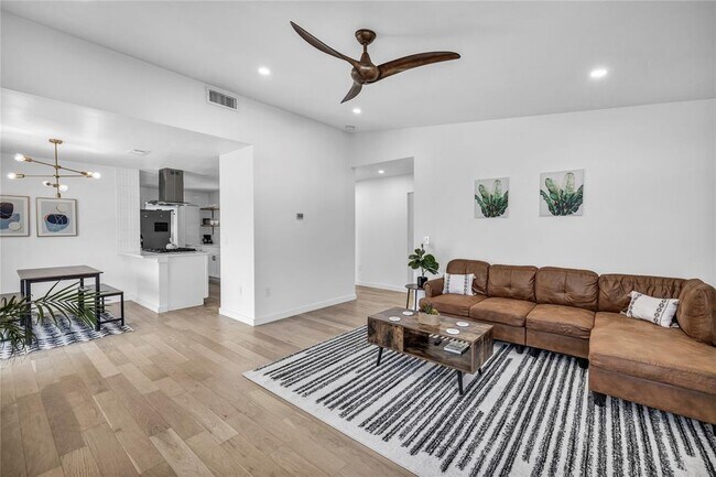 10601 Walnut Bend Dr Austin, TX 78753 photo 3