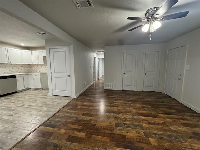309 Hillcrest St Mansfield, TX 76063 photo 4