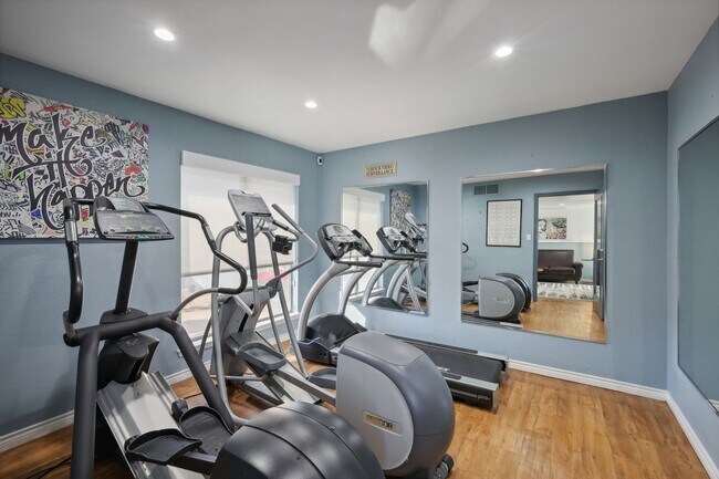 Hollyhills Apartments photo 5
