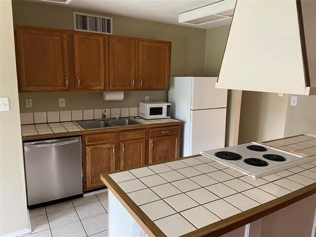 6809 St Lawrence St Plano, TX 75024 photo 2