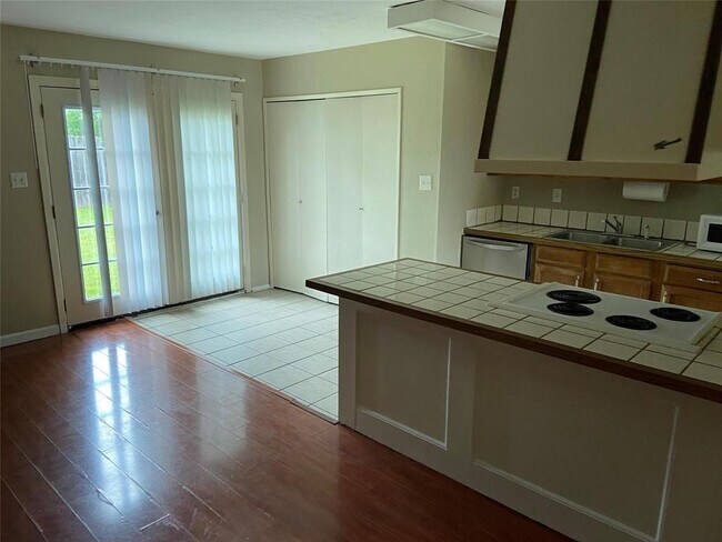 6809 St Lawrence St Plano, TX 75024 photo 3