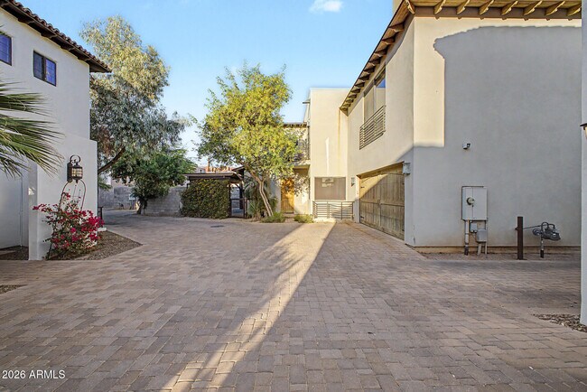 304 S Wilson St Tempe, AZ 85281 photo 2
