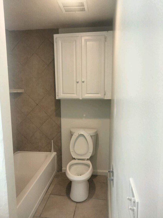 279 Moss St Chula Vista, CA 91911 photo 4