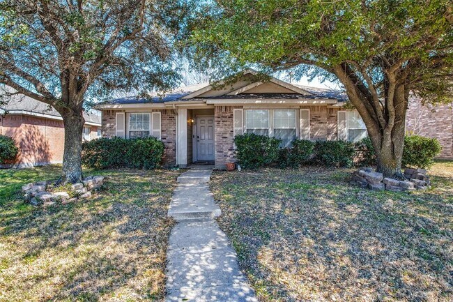 2832 Monticello Lane, Lancaster, TX 75134 photo 2