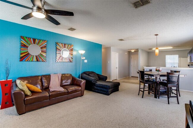 2832 Monticello Lane, Lancaster, TX 75134 photo 5