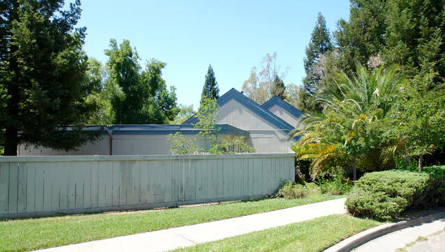 8655 Old Redwood Hwy photo 2