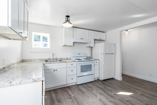 2120 Lincoln Ave Alameda, CA 94501 photo 2