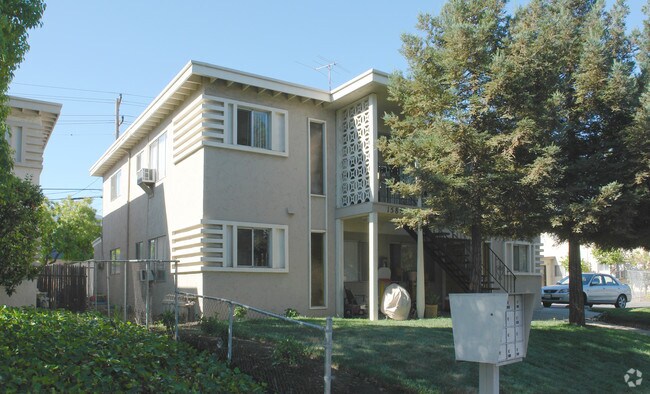 1588 Blossom Hill photo 2