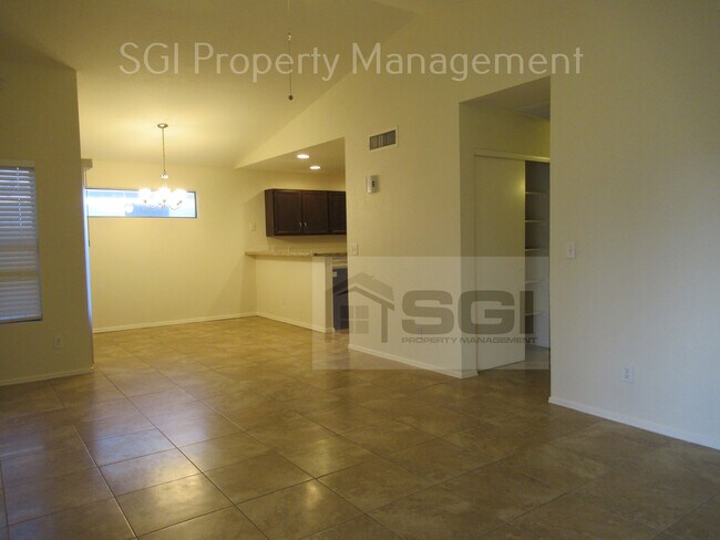 8725 W Bluefield Ave Peoria, AZ 85382 photo 2