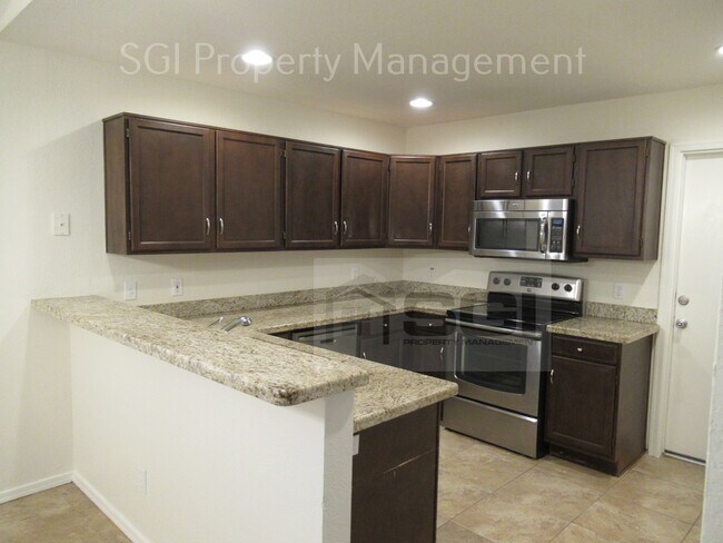 8725 W Bluefield Ave Peoria, AZ 85382 photo 4