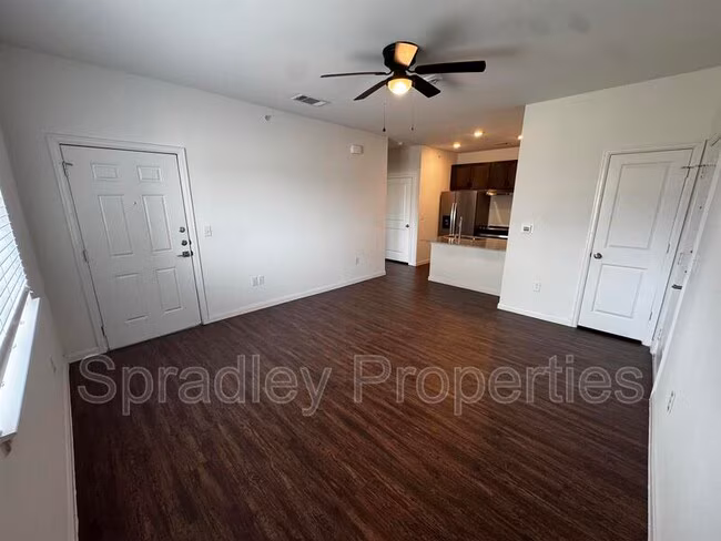 1124 W Ave O Belton, TX 76513 photo 3