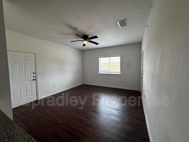 1124 W Ave O Belton, TX 76513 photo 2