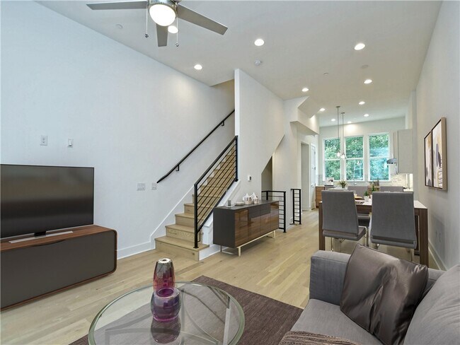 3500 Harmon Ave Austin, TX 78705 photo 4