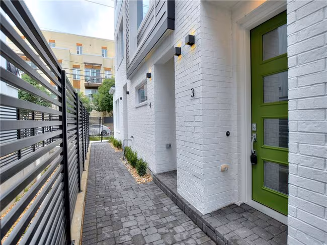 3500 Harmon Ave Austin, TX 78705 photo 5