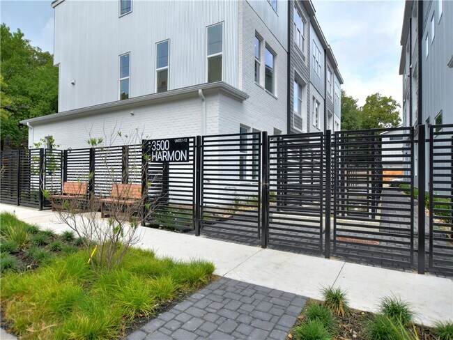 3500 Harmon Ave Austin, TX 78705 photo 3