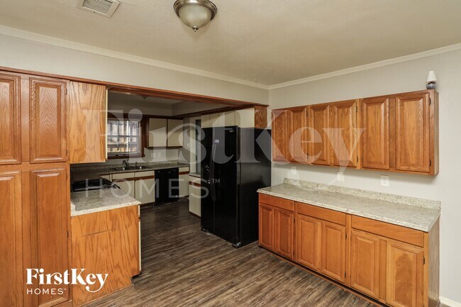 417 Lakeside Dr Irving, TX 75062 photo 4