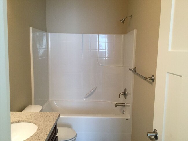1643 Burnside Pl DuPont, WA 98327 photo 5