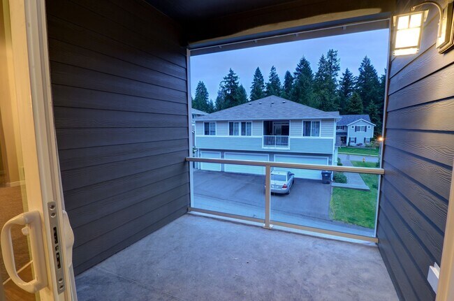 1643 Burnside Pl DuPont, WA 98327 photo 2