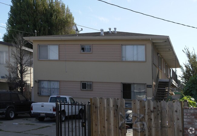 1970 Powell St San Pablo, CA 94806 photo 2