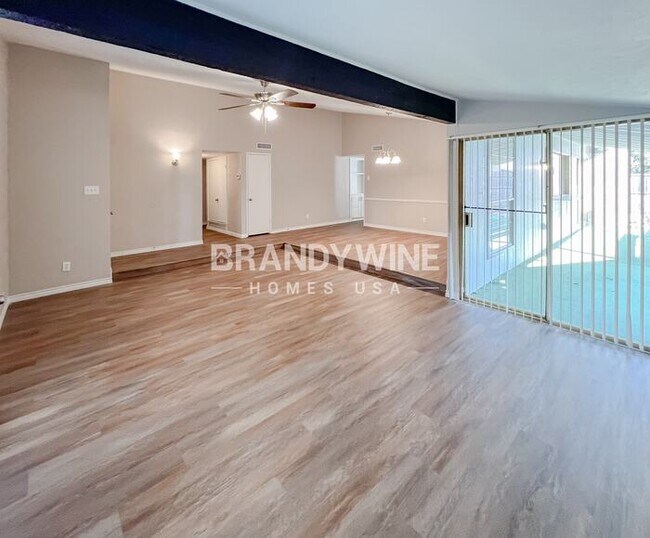 4426 Mint Dr Garland, TX 75043 photo 3