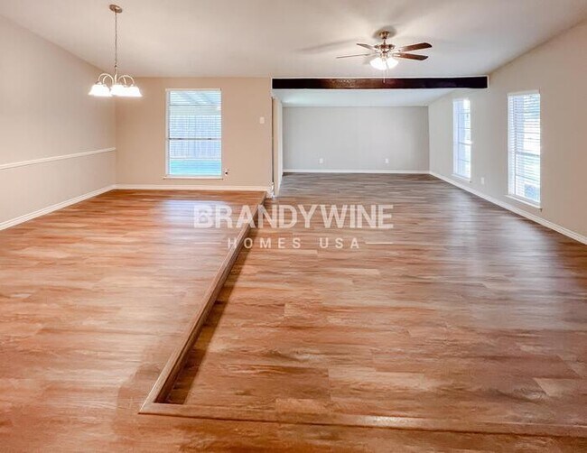 4426 Mint Dr Garland, TX 75043 photo 4