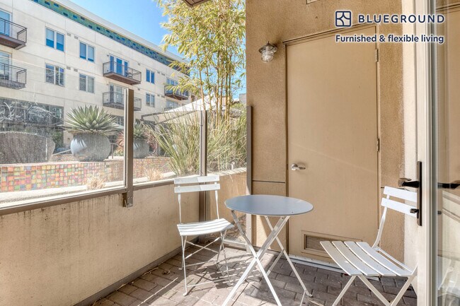 555 San Antonio Rd Mountain View, CA 94040 photo 4