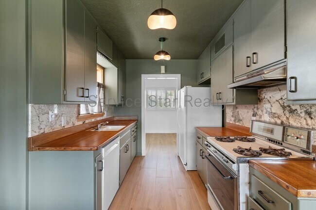 3215 N 20th Pl photo 5