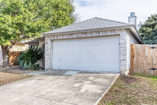 7910 Lattimer Pond San Antonio, TX 78254 photo 2