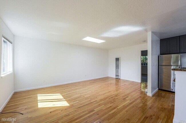 1385 1/2 Sir Francis Drake Blvd photo 4