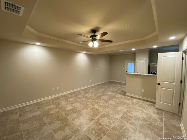 6326 Luglio Ln San Antonio, TX 78233 photo 2